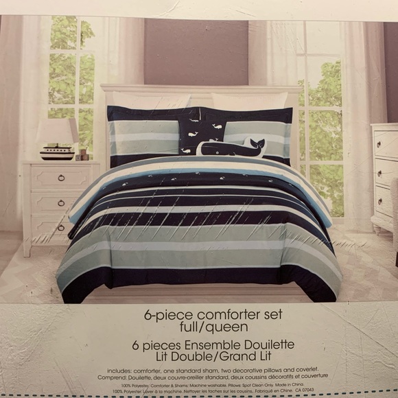 Striped comforter set with decorative pillows - Picture 1 of 2